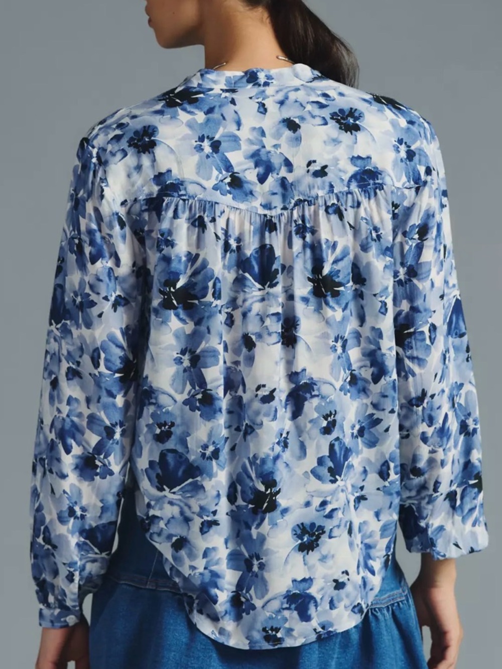 Anthropologie Cloth and Stone shirred blue floral blouse Size M
